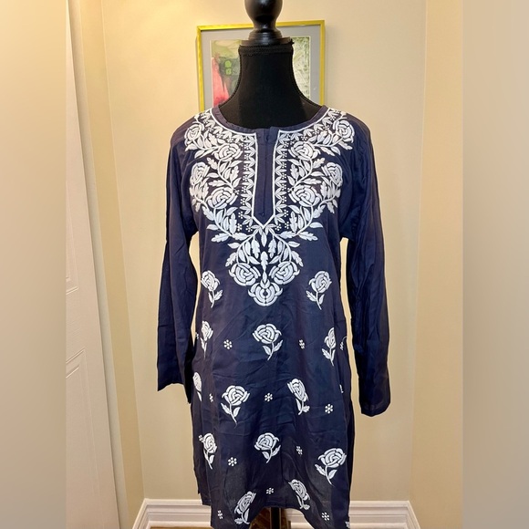 NWOT/Anavya Collection blue kurti rose pattern/white embroidery/notch collar💙🤍 - Picture 2 of 9